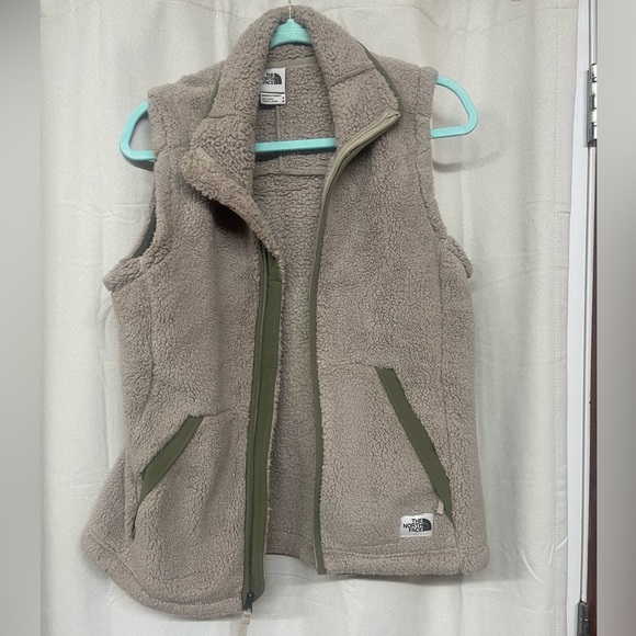 The north face vest - Picture 1 of 3